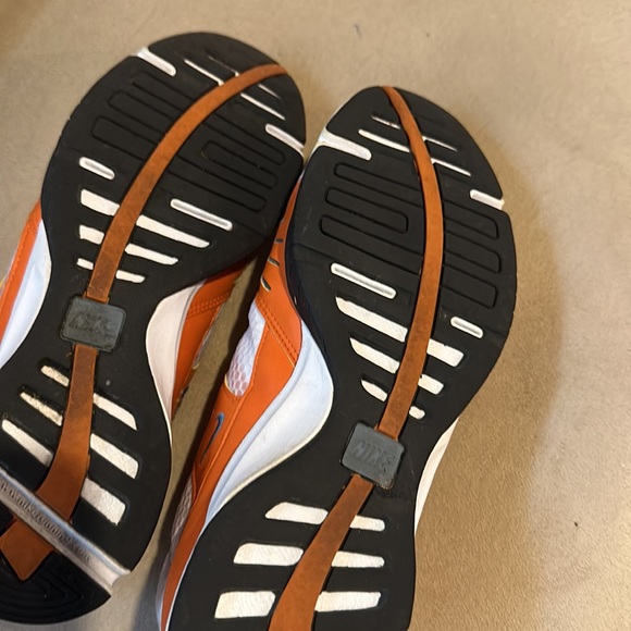 Women’s size 7.5 Nike running shoes - Picture 4 of 4